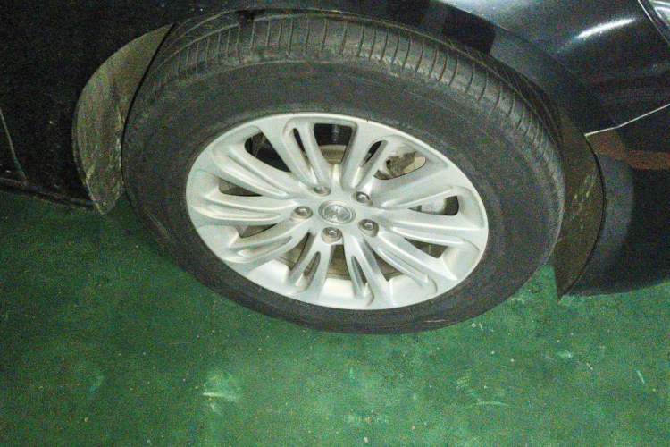 Used Buick LaCrosse 2018 20T Elite Edition Right Front Wheel Hub
