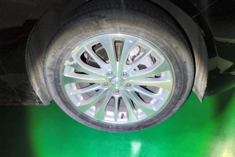Used Buick LaCrosse 2018 28T Elite Edition Right Front Wheel Hub
