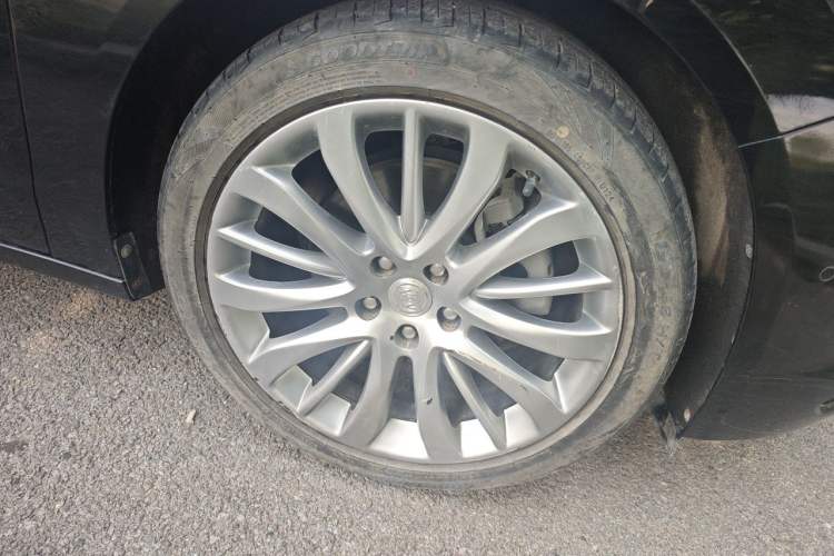 Used Buick LaCrosse 2018 28T Luxury Model Right Front Wheel Hub