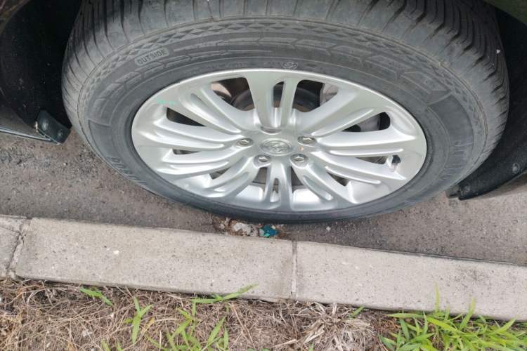 Used Buick LaCrosse 2018 20T Elite Edition Right Front Wheel Hub