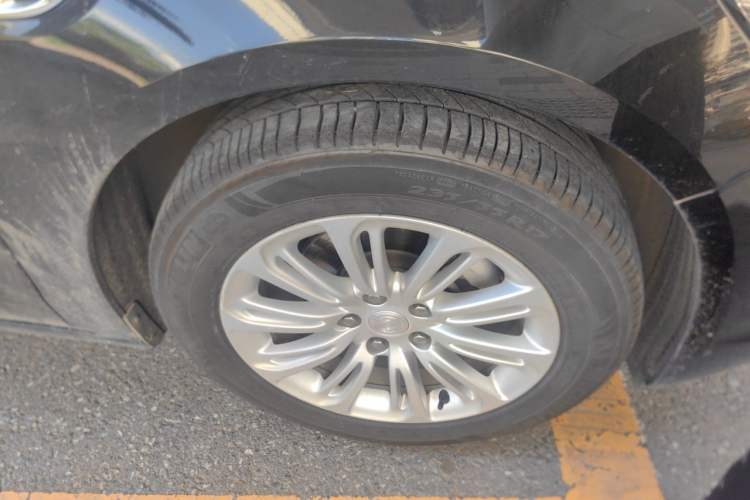 Used Buick LaCrosse 2018 20T Elite Edition Right Front Wheel Hub