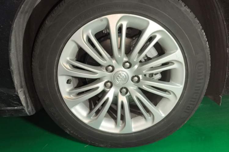 Used Buick LaCrosse 2018 20T Elite Edition Right Front Wheel Hub