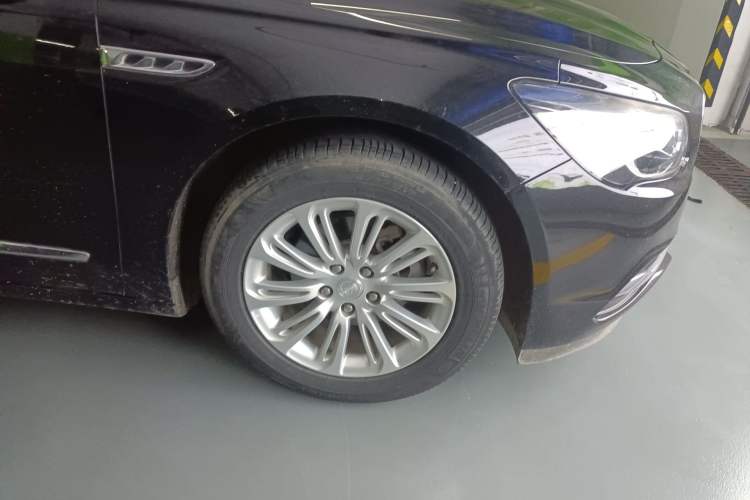 Used Buick LaCrosse 2018 20T Elite Edition Right Front Wheel Hub