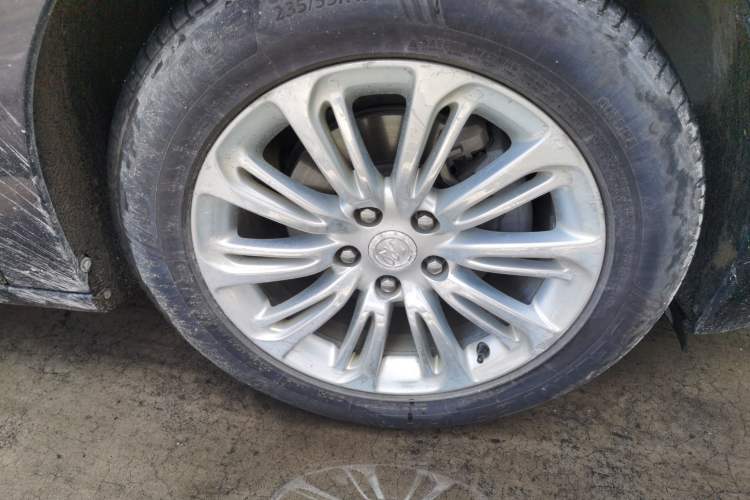 Used Buick LaCrosse 2018 20T Elite Edition Right Front Wheel Hub