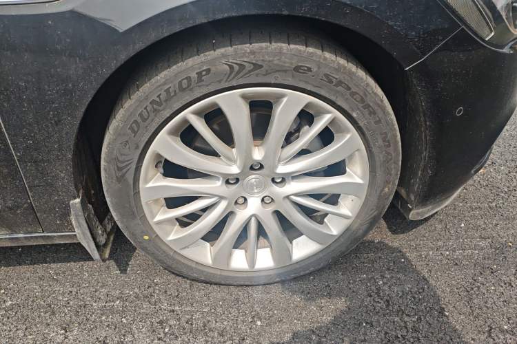 Used Buick LaCrosse 2018 28T Luxury Model Right Front Wheel Hub