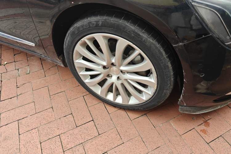 Used Buick LaCrosse 2018 28T Luxury Model Right Front Wheel Hub