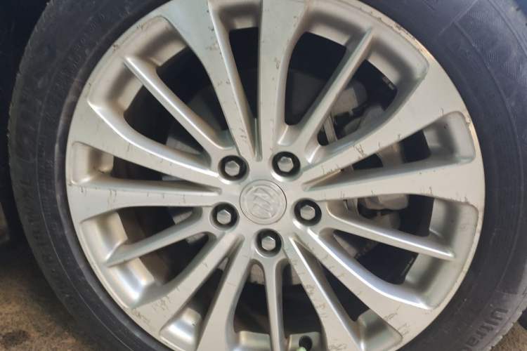 Used Buick LaCrosse 2018 28T Elite Edition Right Front Wheel Hub