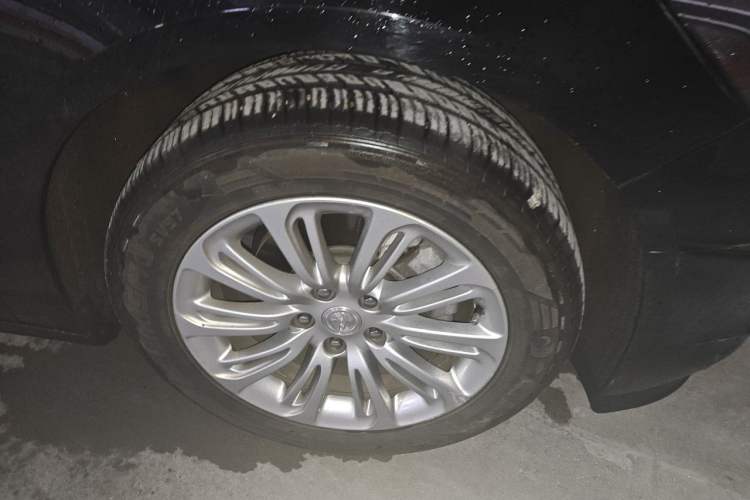 Used Buick LaCrosse 2018 20T Elite Edition Right Front Wheel Hub