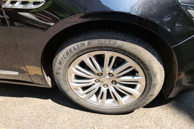 Used Buick LaCrosse 2018 20T Elite Edition Right Front Wheel Hub