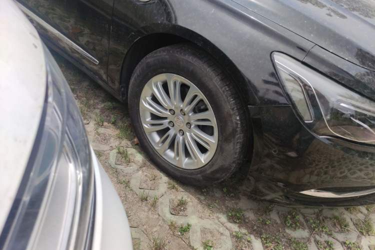 Used Buick LaCrosse 2018 20T Luxury Model Right Front Wheel Hub