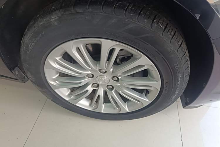 Used Buick LaCrosse 2018 20T Elite Edition Right Front Wheel Hub