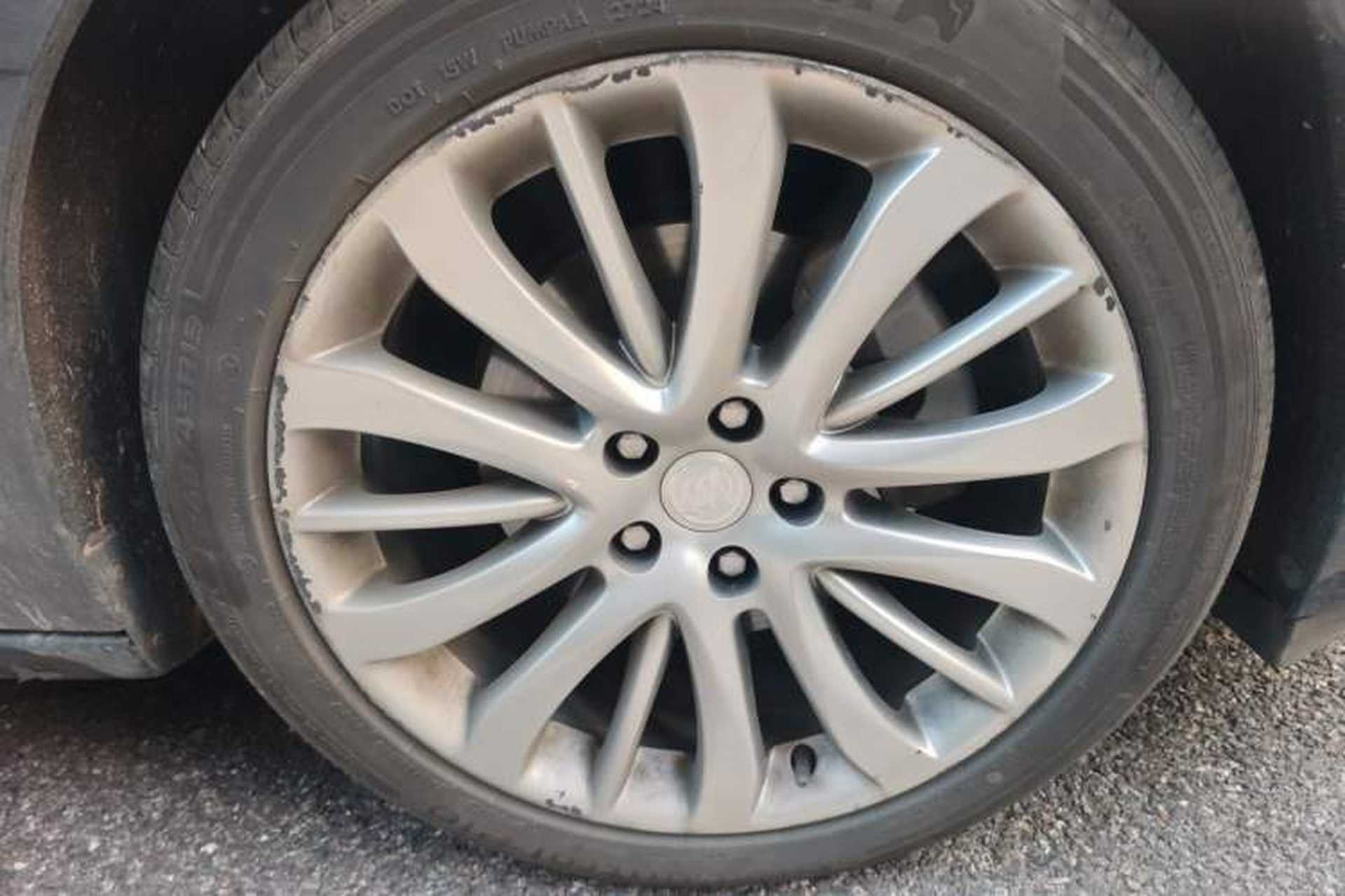 Used Buick LaCrosse 2018 28T Luxury Model Right Front Wheel Hub