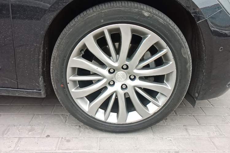 Used Buick LaCrosse 2018 28T Luxury Model Right Front Wheel Hub