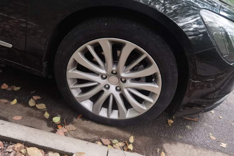 Used Buick LaCrosse 2018 28T Luxury Model Right Front Wheel Hub