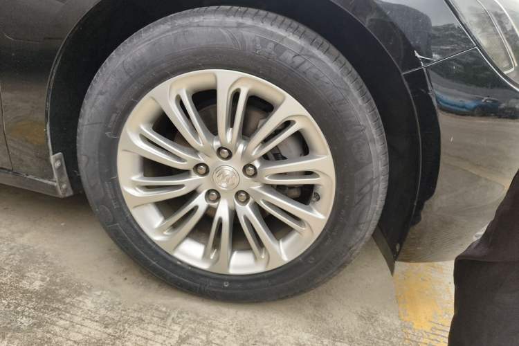 Used Buick LaCrosse 2018 20T Elite Edition Right Front Wheel Hub