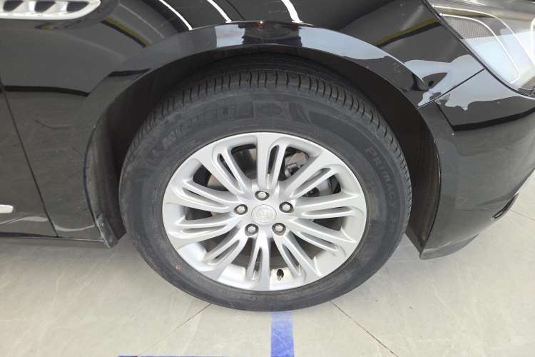 Used Buick LaCrosse 2018 30H Elite Edition Right Front Wheel Hub