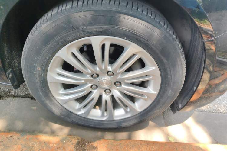 Used Buick LaCrosse 2018 20T Elite Edition Right Front Wheel Hub