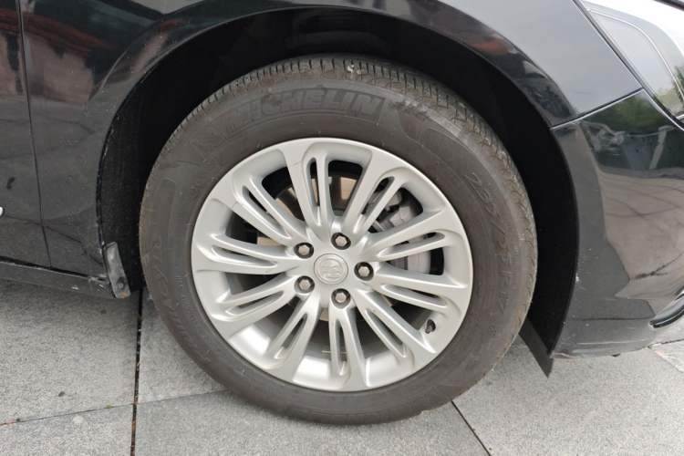 Used Buick LaCrosse 2018 30H Elite Edition Right Front Wheel Hub