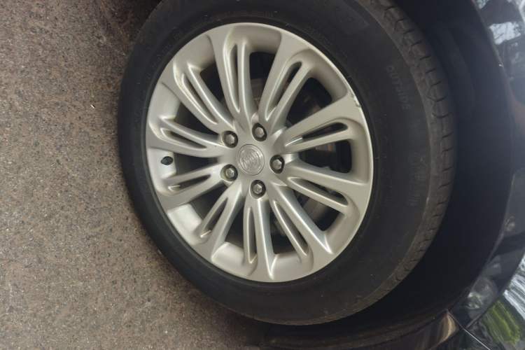 Used Buick LaCrosse 2018 20T Luxury Model Right Front Wheel Hub