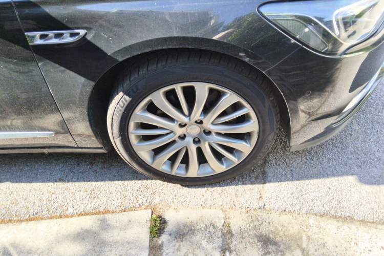 Used Buick LaCrosse 2018 28T Luxury Model Right Front Wheel Hub