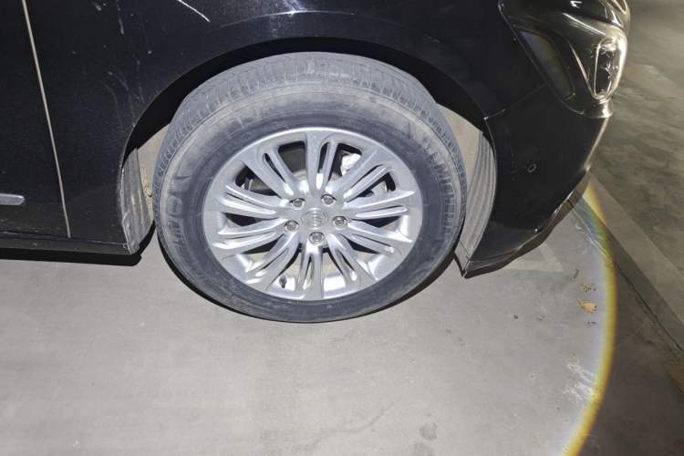 Used Buick LaCrosse 2018 20T Luxury Model Right Front Wheel Hub