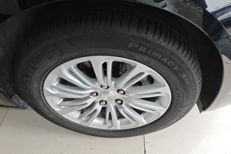 Used Buick LaCrosse 2018 30H Elite Edition Right Front Wheel Hub