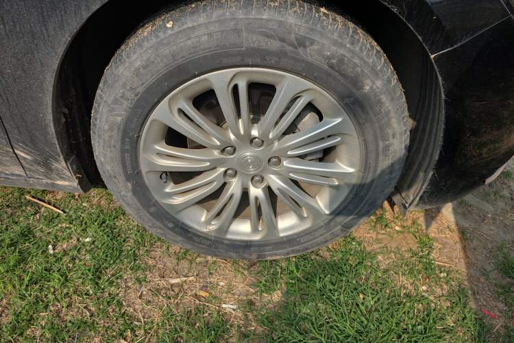 Used Buick LaCrosse 2018 20T Elite Edition Right Front Wheel Hub