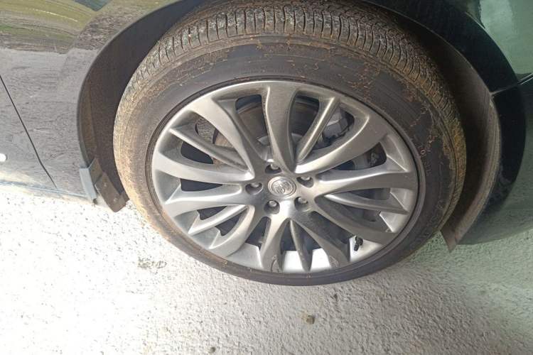Used Buick LaCrosse 2018 28T Luxury Model Right Front Wheel Hub