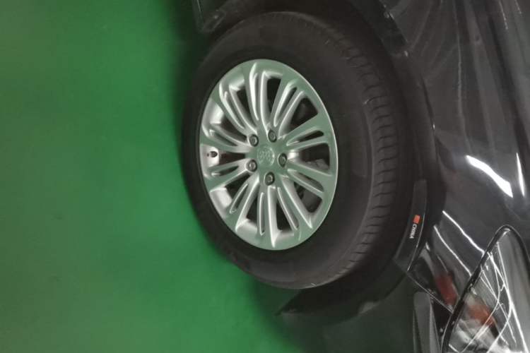 Used Buick LaCrosse 2018 30H Elite Edition Right Front Wheel Hub