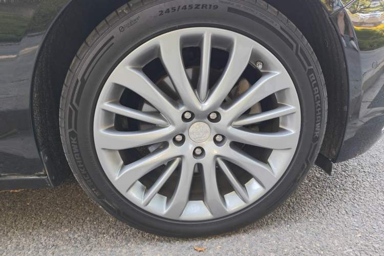 Used Buick LaCrosse 2018 20T Luxury Model Right Front Wheel Hub