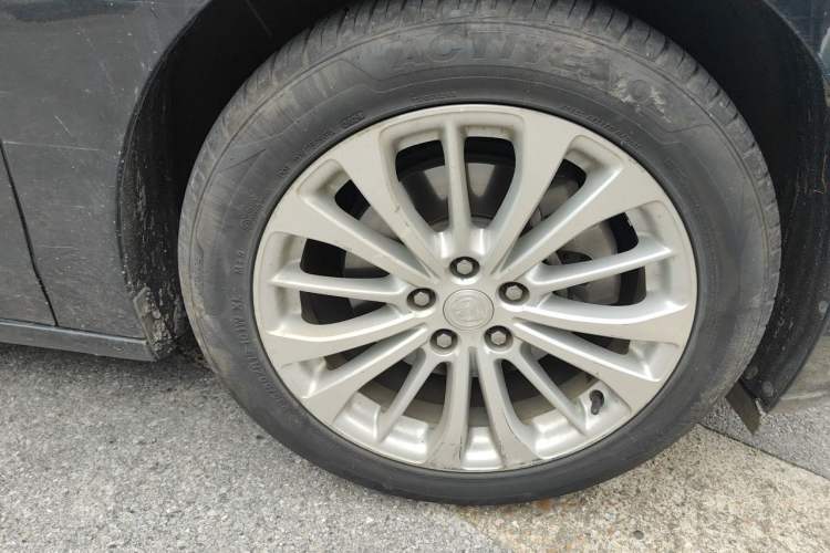 Used Buick LaCrosse 2018 20T Leading Model Right Front Wheel Hub