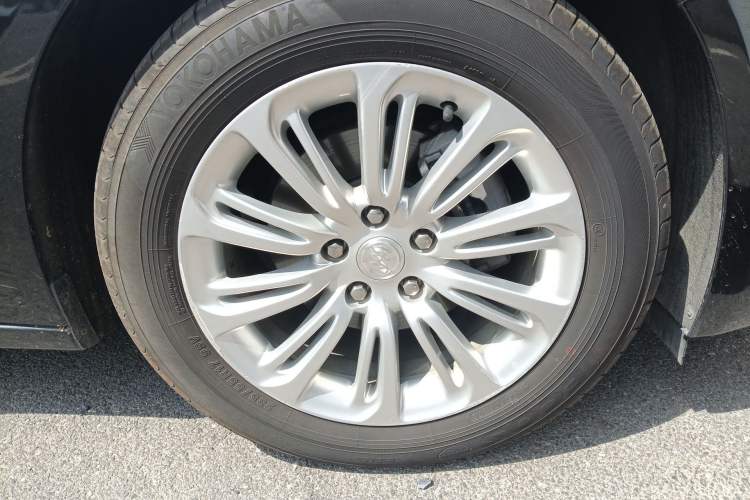 Used Buick LaCrosse 2018 20T Elite Edition Right Front Wheel Hub