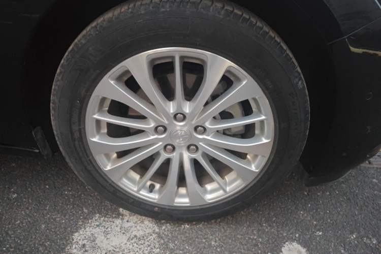 Used Buick LaCrosse 2018 28T Elite Edition Right Front Wheel Hub