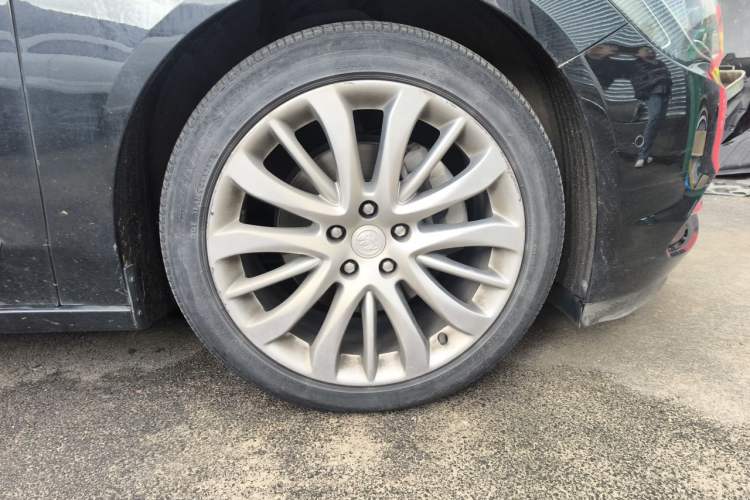 Used Buick LaCrosse 2018 28T Luxury Model Right Front Wheel Hub