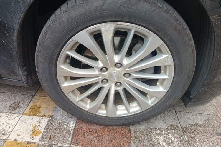 Used Buick LaCrosse 2018 28T Elite Edition Right Front Wheel Hub