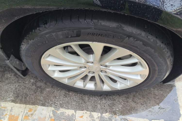 Used Buick LaCrosse 2018 28T Elite Edition Right Front Wheel Hub