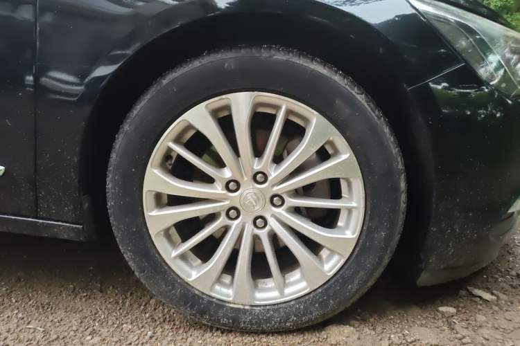 Used Buick LaCrosse 2018 28T Elite Edition Right Front Wheel Hub