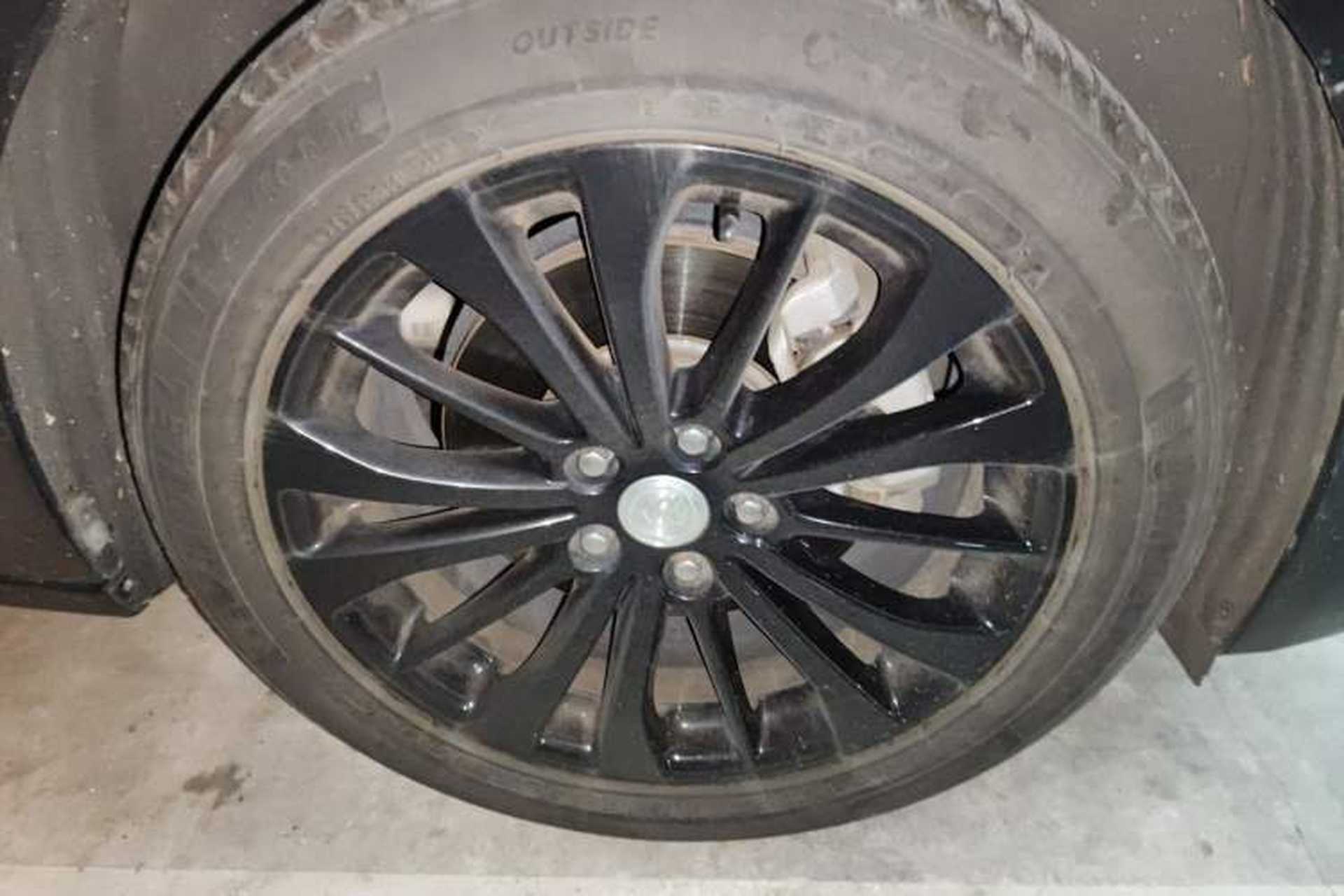 Used Buick LaCrosse 2018 28T Elite Edition Right Front Wheel Hub