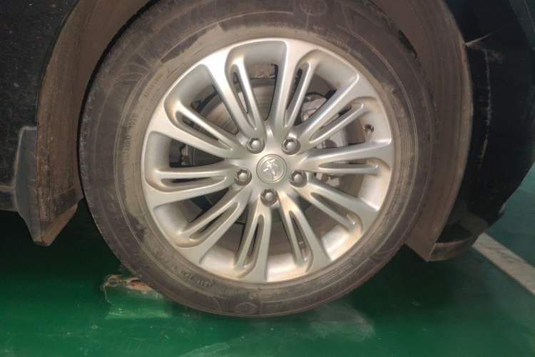 Used Buick LaCrosse 2018 20T Elite Edition Right Front Wheel Hub
