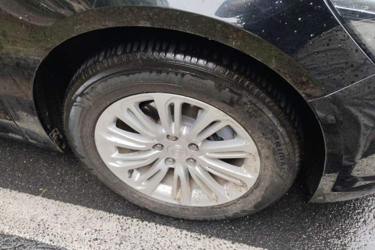 Used Buick LaCrosse 2018 30H Elite Edition Right Front Wheel Hub