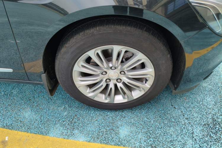 Used Buick LaCrosse 2018 30H Elite Edition Right Front Wheel Hub