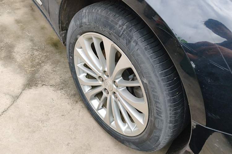 Used Buick LaCrosse 2018 28T Elite Edition Right Front Wheel Hub