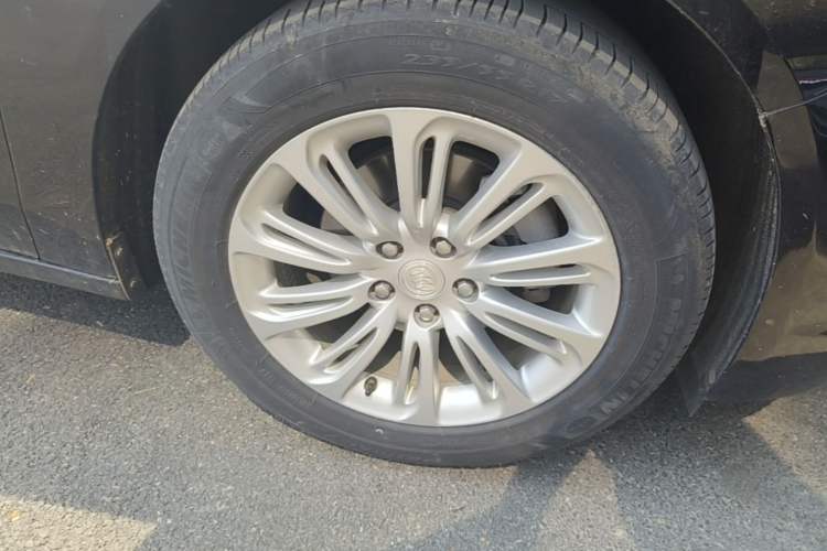 Used Buick LaCrosse 2018 20T Elite Edition Right Front Wheel Hub
