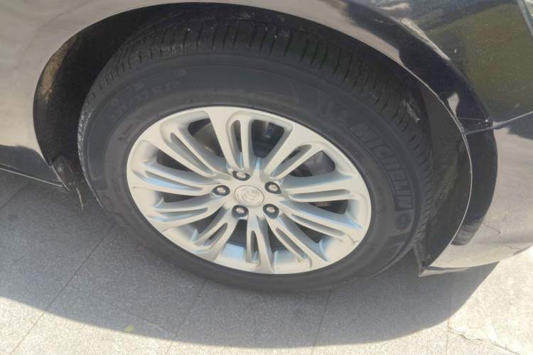 Used Buick LaCrosse 2018 20T Elite Edition Right Front Wheel Hub