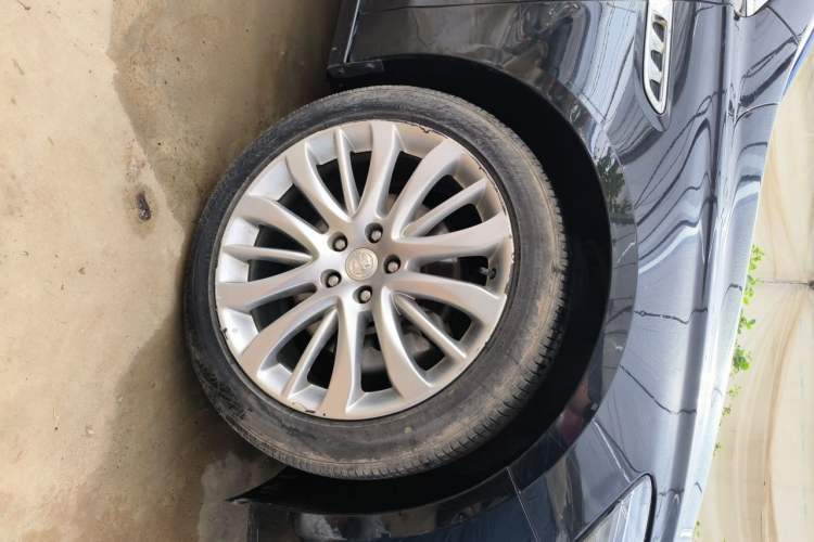Used Buick LaCrosse 2018 28T Luxury Model Right Front Wheel Hub