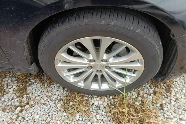 Used Buick LaCrosse 2018 28T Elite Edition Right Front Wheel Hub