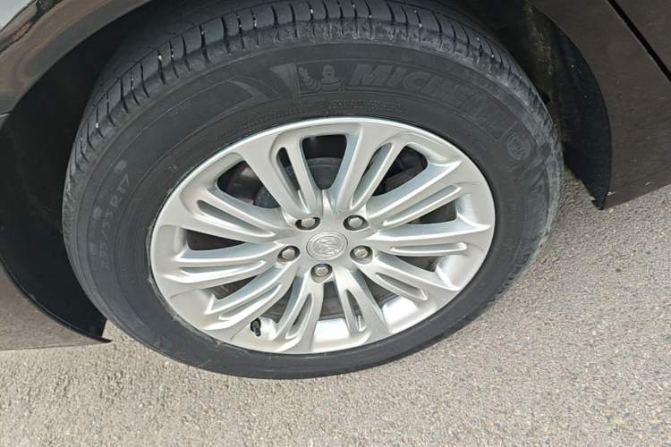 Used Buick LaCrosse 2018 20T Elite Edition Right Rear Wheel Hub