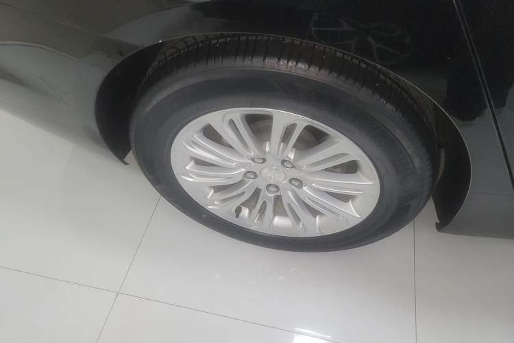 Used Buick LaCrosse 2018 20T Elite Edition Right Rear Wheel Hub
