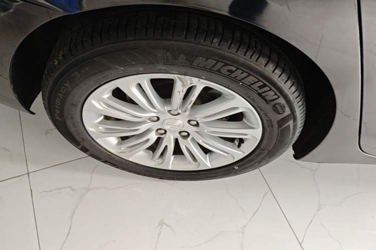 Used Buick LaCrosse 2018 20T Elite Edition Right Rear Wheel Hub