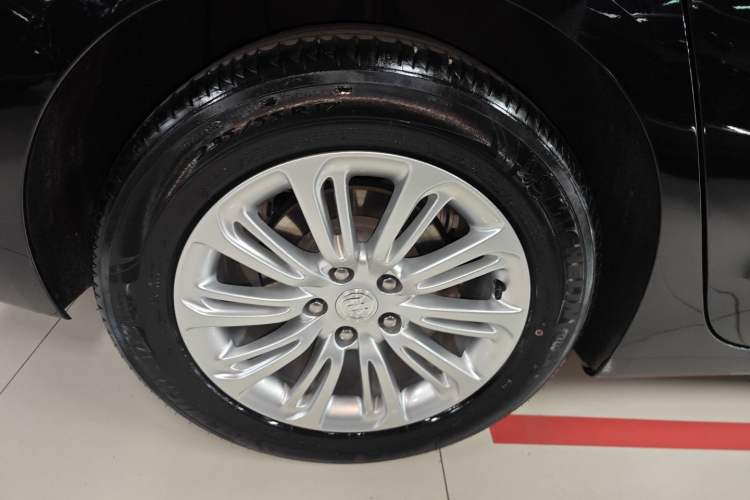 Used Buick LaCrosse 2018 20T Luxury Model Right Rear Wheel Hub
